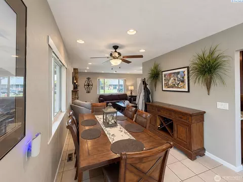 Dining - 808 E Oak St, Othello, WA 99344 photo 3 of 3