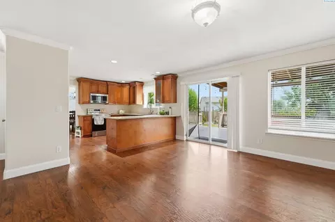 Living - 813 N Douglas Ct, Pasco, WA 99301 photo 5 of 6