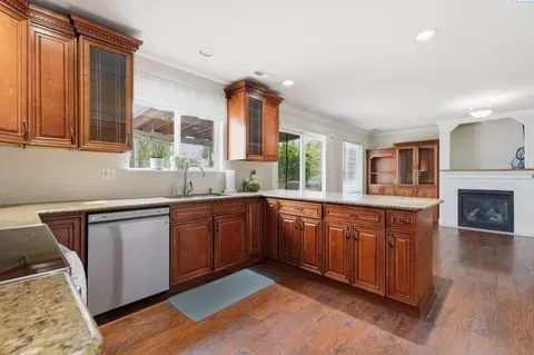 Kitchen - 813 N Douglas Ct, Pasco, WA 99301 photo 2 of 3