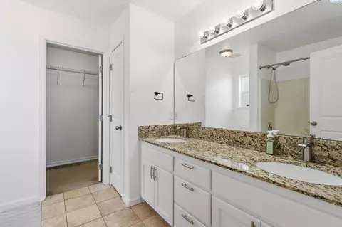 Bath - 813 N Douglas Ct, Pasco, WA 99301 photo 2 of 4