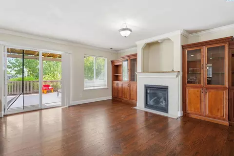Living - 813 N Douglas Ct, Pasco, WA 99301 photo 4 of 6