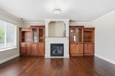 Living - 813 N Douglas Ct, Pasco, WA 99301 photo 3 of 6