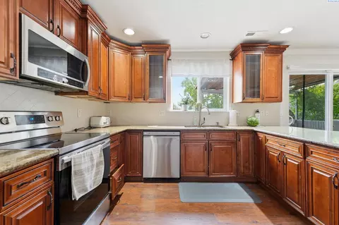 Kitchen - 813 N Douglas Ct, Pasco, WA 99301 photo 3 of 3
