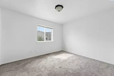 Bedroom - 813 N Douglas Ct, Pasco, WA 99301 photo 2 of 4