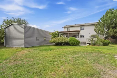 Exterior - 813 N Douglas Ct, Pasco, WA 99301 photo 2 of 10