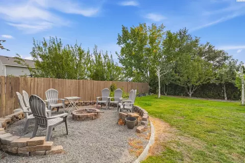 Exterior - 813 N Douglas Ct, Pasco, WA 99301 photo 10 of 10