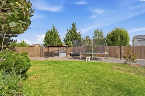 Exterior - 813 N Douglas Ct, Pasco, WA 99301 photo 5 of 10