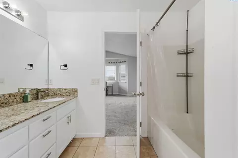 Bath - 813 N Douglas Ct, Pasco, WA 99301 photo 3 of 4
