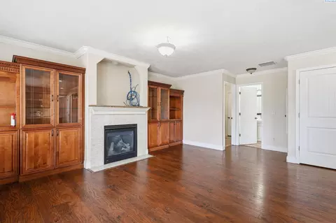 Living - 813 N Douglas Ct, Pasco, WA 99301 photo 2 of 6