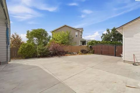 Exterior - 813 N Douglas Ct, Pasco, WA 99301 photo 3 of 10
