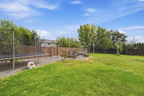 Exterior - 813 N Douglas Ct, Pasco, WA 99301 photo 9 of 10