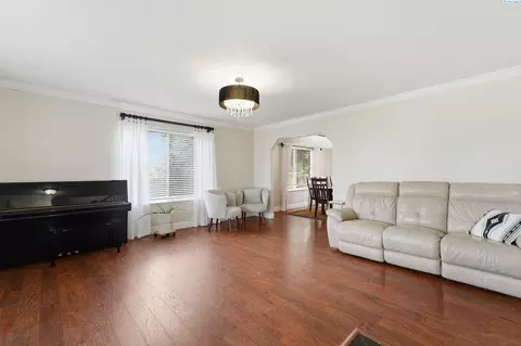 Living - 813 N Douglas Ct, Pasco, WA 99301 photo 1 of 6