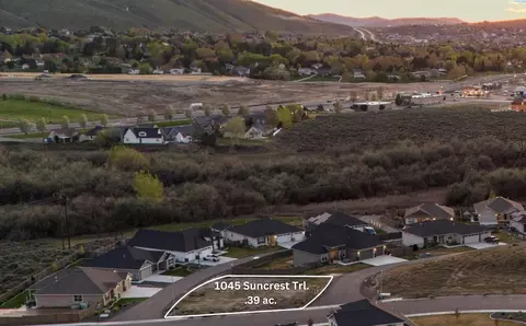 1045 Suncrest Trl, Richland, WA 99352