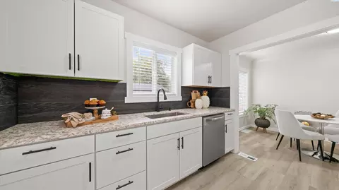 Kitchen - 115 N 8th Ave, Pasco, WA 99301 photo 2 of 2