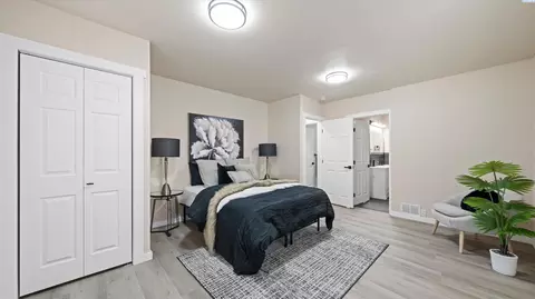 Bedroom - 115 N 8th Ave, Pasco, WA 99301 photo 2 of 5
