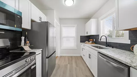 Kitchen - 115 N 8th Ave, Pasco, WA 99301 photo 1 of 2
