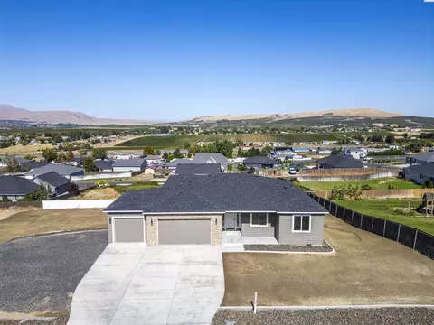 21708 E Plum Pl, Benton City, WA 99320