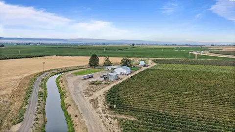 46608 N Gap Rd, Prosser, WA 99350