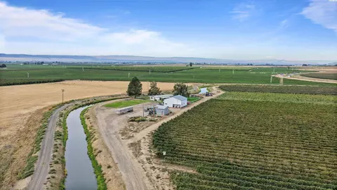 46608 N Gap Rd, Prosser, WA 99350
