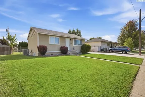 2006 Everest Ave, Richland, WA 99354