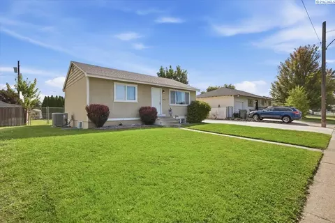2006 Everest Ave, Richland, WA 99354