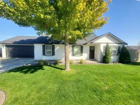 607 S Yolo St, Kennewick, WA 99336