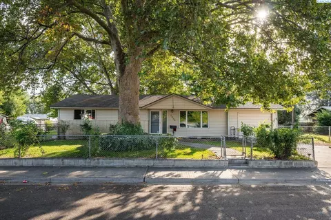 1903 S Dayton Pl, Kennewick, WA 99337