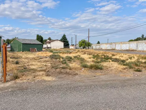 1535 W Jay St, Pasco, WA 99301 photo 2