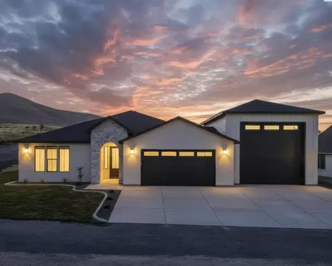 6600 E 2nd St, Benton City, WA 99320