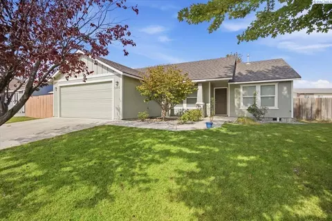 5202 Spirea Dr, West Richland, WA 99353