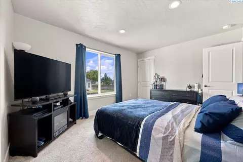Bedroom - 2809 66th Pl, Pasco, WA 99301 photo 3 of 5