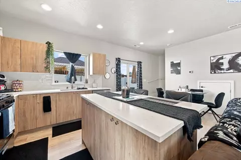 Kitchen - 2809 66th Pl, Pasco, WA 99301 photo 3 of 4