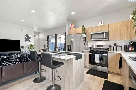 Kitchen - 2809 66th Pl, Pasco, WA 99301 photo 2 of 4