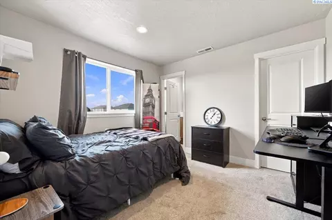 Bedroom - 2809 66th Pl, Pasco, WA 99301 photo 4 of 5