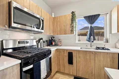 Kitchen - 2809 66th Pl, Pasco, WA 99301 photo 4 of 4
