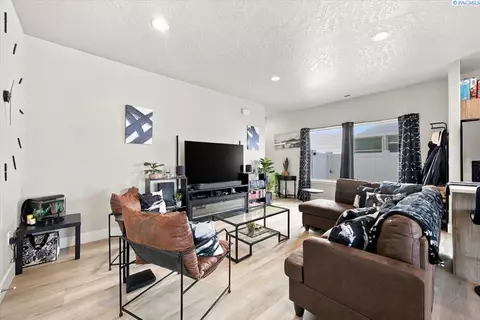 Living - 2809 66th Pl, Pasco, WA 99301 photo 1 of 1