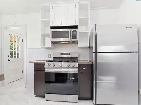 Kitchen - 620 SE High St, Pullman, WA 99163 photo 2 of 3