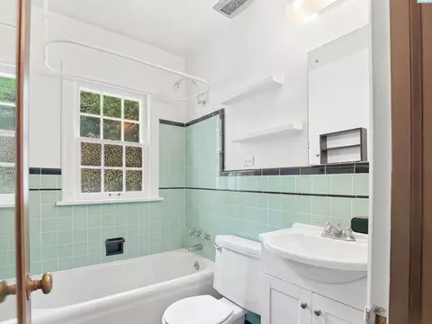 Bath - 620 SE High St, Pullman, WA 99163 photo 1 of 3