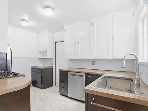 Kitchen - 620 SE High St, Pullman, WA 99163 photo 3 of 3