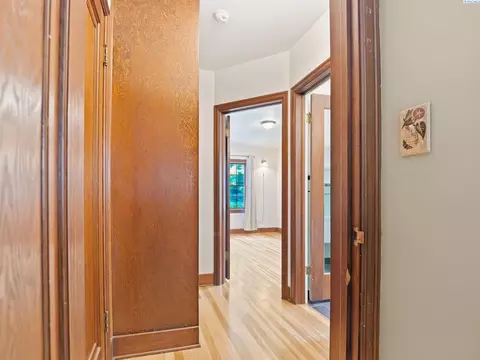 Entry Way - 620 SE High St, Pullman, WA 99163 photo 3 of 5