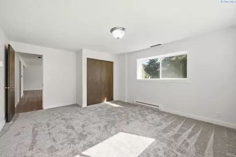 Bedroom - 1125 SW Alvar St, Pullman, WA 99163 photo 6 of 9