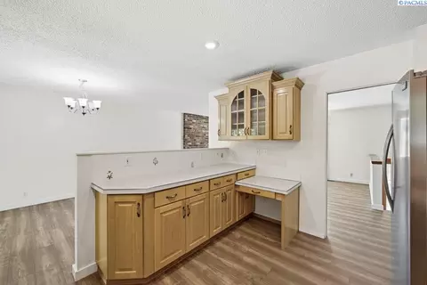 Kitchen - 1125 SW Alvar St, Pullman, WA 99163 photo 4 of 5