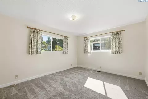 Bedroom - 1125 SW Alvar St, Pullman, WA 99163 photo 1 of 9