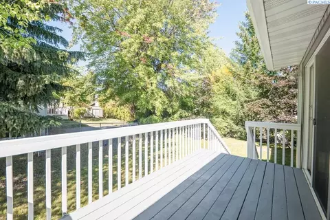 Exterior - 1125 SW Alvar St, Pullman, WA 99163 photo 4 of 7