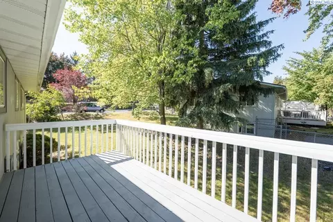Exterior - 1125 SW Alvar St, Pullman, WA 99163 photo 5 of 7