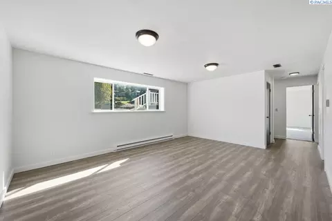Living - 1125 SW Alvar St, Pullman, WA 99163 photo 6 of 7