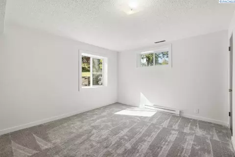 Bedroom - 1125 SW Alvar St, Pullman, WA 99163 photo 9 of 9
