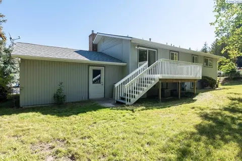Exterior - 1125 SW Alvar St, Pullman, WA 99163 photo 6 of 7