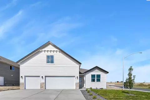 704 Honeylicious St, Richland, WA 99352