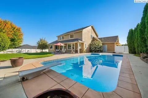 5400 Kenra Loop, West Richland, WA 99353